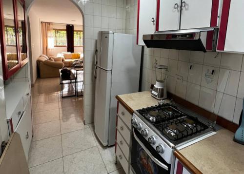 resized-cocina-apartamento-nogal